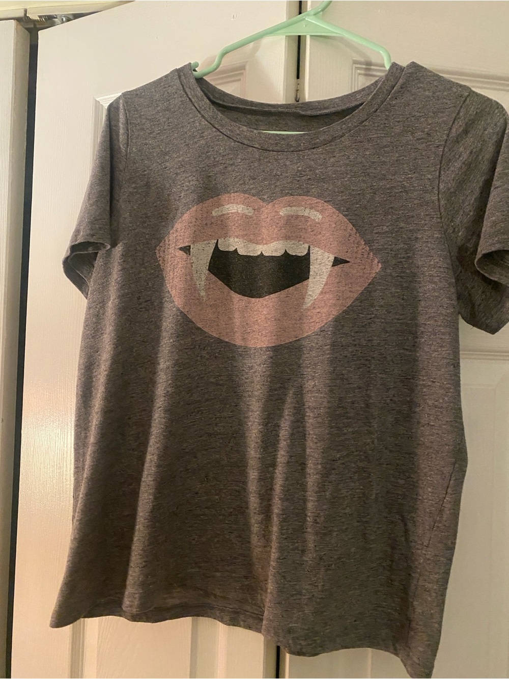 🩸Target - Gray Short Sleeve Tee with Pink Lip Vampire Graphic🩸